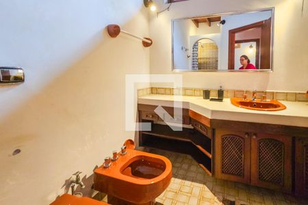 Casa de condomínio para alugar com 390m², 4 quartos e 8 vagasBanheiro da Suíte 1