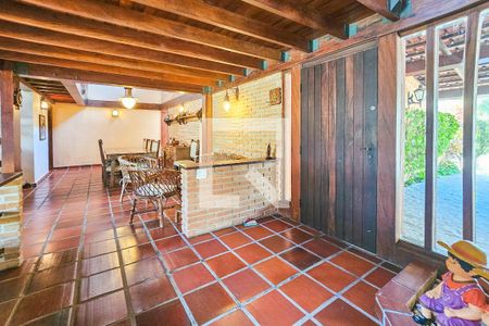 Casa de condomínio para alugar com 390m², 4 quartos e 8 vagasSala