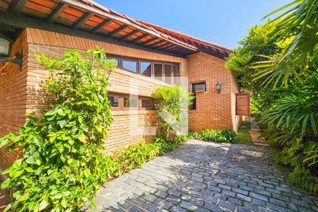 Casa de condomínio para alugar com 390m², 4 quartos e 8 vagasQuintal