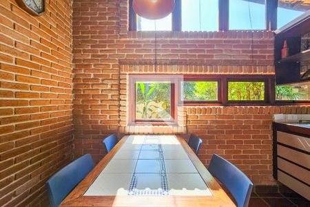 Casa de condomínio para alugar com 390m², 4 quartos e 8 vagasCozinha