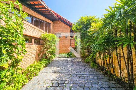 Casa de condomínio para alugar com 390m², 4 quartos e 8 vagasQuintal