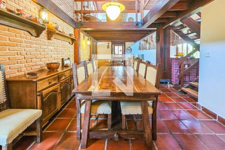 Casa de condomínio para alugar com 390m², 4 quartos e 8 vagasSala