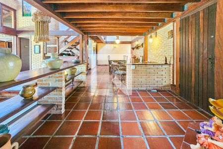 Casa de condomínio para alugar com 390m², 4 quartos e 8 vagasSala