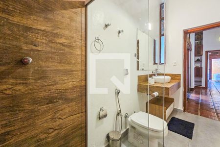 Casa de condomínio para alugar com 390m², 4 quartos e 8 vagasBanheiro