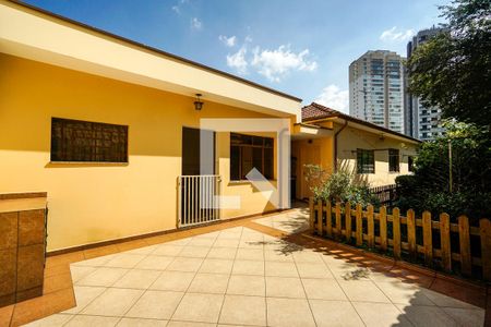 Casa para alugar com 467m², 4 quartos e 7 vagasQuintal