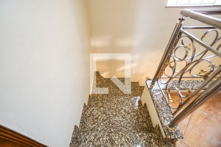 Casa para alugar com 467m², 4 quartos e 7 vagasEscada