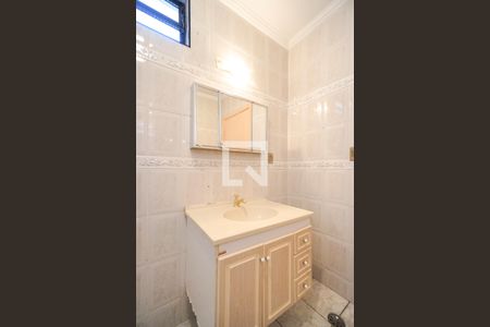 Casa para alugar com 467m², 4 quartos e 7 vagasBanheiro social