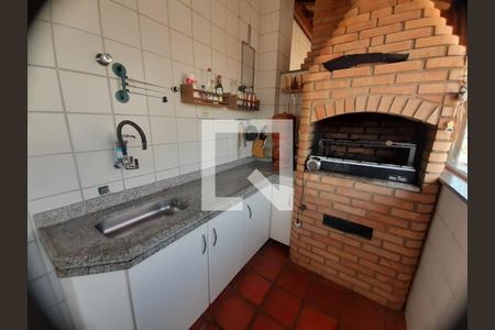 Apartamento à venda com 179m², 3 quartos e 2 vagas Apartamento à venda com 179m², 3 quartos e 2 vagasChurrasqueira