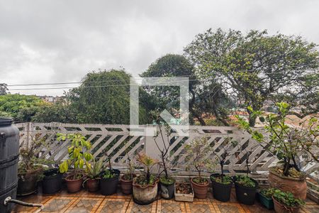 Casa à venda com 220m², 4 quartos e sem vaga Casa à venda com 220m², 4 quartos e sem vagaVaranda