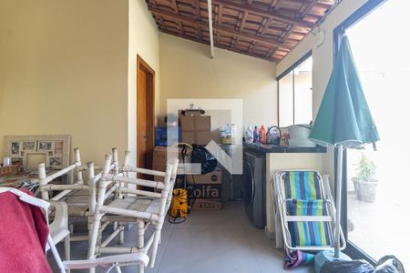 Casa à venda com 225m², 3 quartos e 2 vagas Casa à venda com 225m², 3 quartos e 2 vagasLavanderia