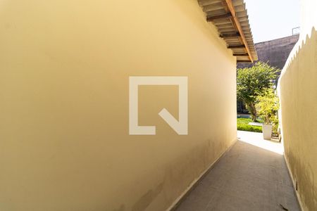 Casa à venda com 225m², 3 quartos e 2 vagas Casa à venda com 225m², 3 quartos e 2 vagasCorredor Lateral