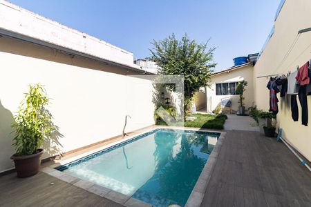 Casa à venda com 225m², 3 quartos e 2 vagas Casa à venda com 225m², 3 quartos e 2 vagasPiscina