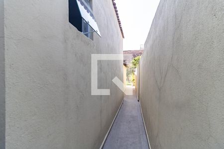 Casa à venda com 225m², 3 quartos e 2 vagas Casa à venda com 225m², 3 quartos e 2 vagasCorredor Lateral