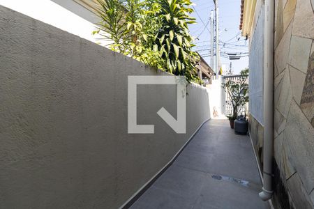 Casa à venda com 225m², 3 quartos e 2 vagas Casa à venda com 225m², 3 quartos e 2 vagasCorredor de Entrada