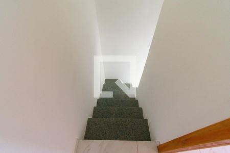 Apartamento à venda com 46m², 2 quartos e 1 vagaEscada