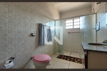 Casa à venda com 336m², 5 quartos e 6 vagasBanheiro 