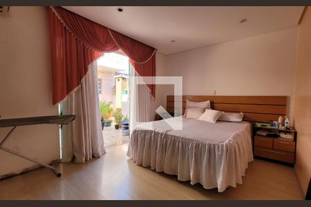 Suíte de casa à venda com 5 quartos, 336m² em Jardim Pilar, Santo André