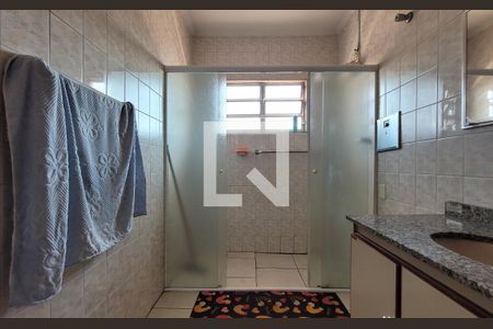 Casa à venda com 336m², 5 quartos e 6 vagasBanheiro 