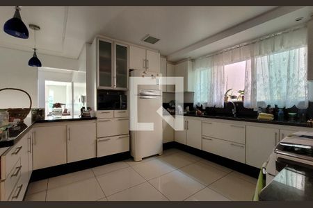 Casa à venda com 336m², 5 quartos e 6 vagasCozinha