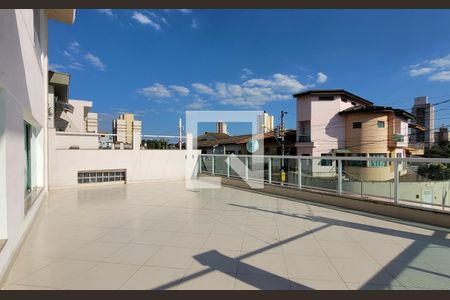 Casa à venda com 336m², 5 quartos e 6 vagasArea externa