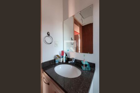 Casa à venda com 336m², 5 quartos e 6 vagasBanheiro da suíte 2