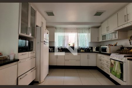 Casa à venda com 336m², 5 quartos e 6 vagasCozinha