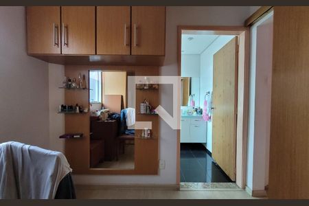 Casa à venda com 336m², 5 quartos e 6 vagasCloset