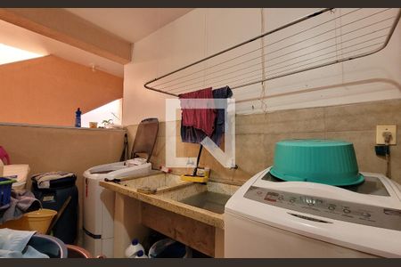 Casa à venda com 336m², 5 quartos e 6 vagasArea de serviço