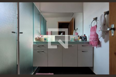 Casa à venda com 336m², 5 quartos e 6 vagasBanheiro da suíte