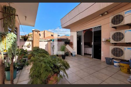 Casa à venda com 336m², 5 quartos e 6 vagasArea externa