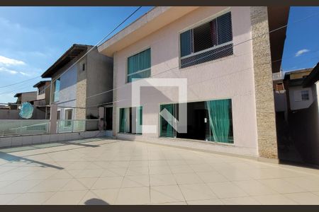 Casa à venda com 336m², 5 quartos e 6 vagasArea externa