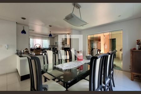 Casa à venda com 336m², 5 quartos e 6 vagasCozinha