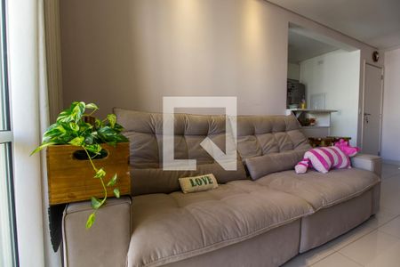 Sala de TV de apartamento à venda com 2 quartos, 69m² em Jardim Tupanci, Barueri