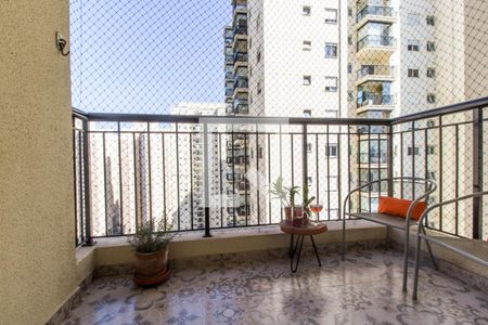 Varanda de apartamento à venda com 2 quartos, 69m² em Jardim Tupanci, Barueri