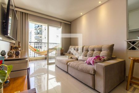 Sala de TV de apartamento à venda com 2 quartos, 69m² em Jardim Tupanci, Barueri
