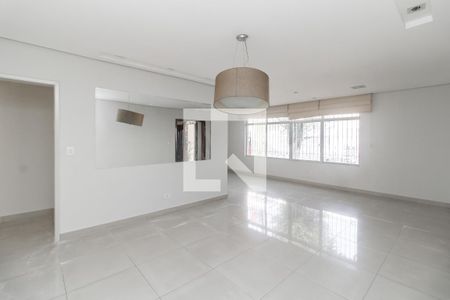Casa para alugar com 3 quartos, 274m² em Jardim Cotinha, São Paulo