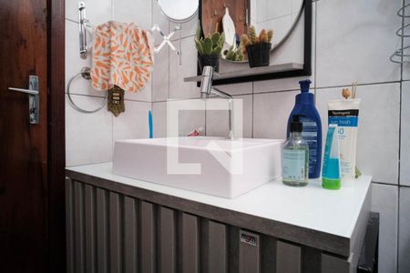 Casa à venda com 68m², 3 quartos e 1 vagaBanheiro 2