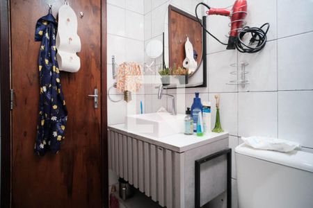 Casa à venda com 68m², 3 quartos e 1 vagaBanheiro 2