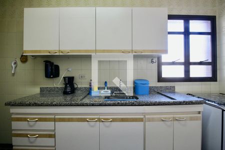 Apartamento para alugar com 220m², 4 quartos e 2 vagas Apartamento para alugar com 220m², 4 quartos e 2 vagasCozinha