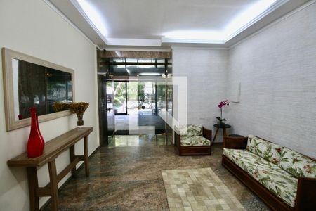 Apartamento para alugar com 220m², 4 quartos e 2 vagas Apartamento para alugar com 220m², 4 quartos e 2 vagasHall de entrada