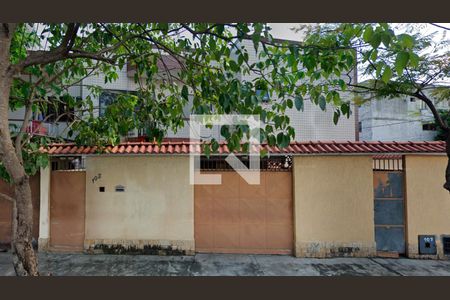 Casa à venda com 100m², 2 quartos e 1 vagaFachada