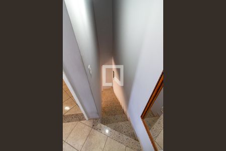 Casa à venda com 100m², 2 quartos e 1 vagaEscada