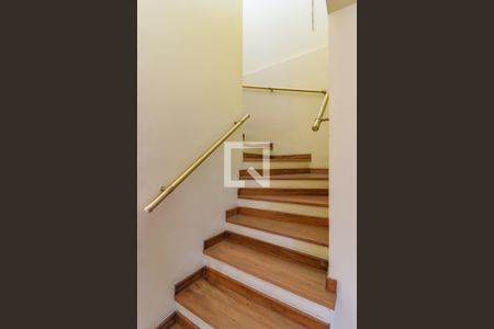 Casa à venda com 158m², 3 quartos e 3 vagasEscada