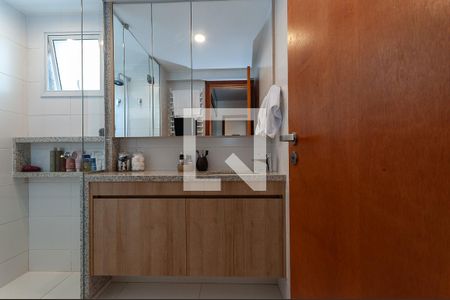 Apartamento para alugar com 103m², 2 quartos e 2 vagasBanheiro do quarto 1 Suíte