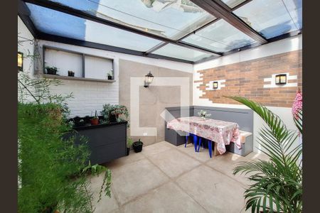 Casa à venda com 206m², 3 quartos e 2 vagas Casa à venda com 206m², 3 quartos e 2 vagasQuintal