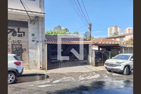 Casa à venda com 206m², 3 quartos e 2 vagas Casa à venda com 206m², 3 quartos e 2 vagasFachada