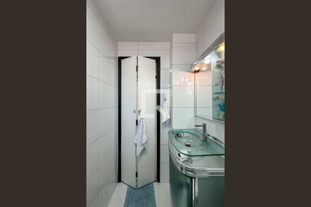 Apartamento à venda com 54m², 2 quartos e 2 vagas Apartamento à venda com 54m², 2 quartos e 2 vagasBanheiro