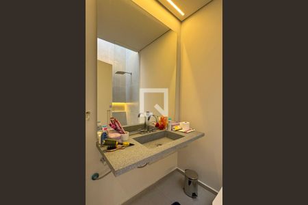 Casa de condomínio à venda com 380m², 4 quartos e 6 vagasBanheiro da Suíte 1