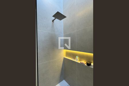 Casa de condomínio à venda com 380m², 4 quartos e 6 vagasBanheiro da Suíte 1