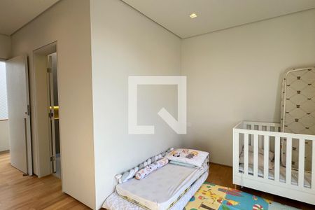 Casa de condomínio à venda com 380m², 4 quartos e 6 vagasSuíte 2